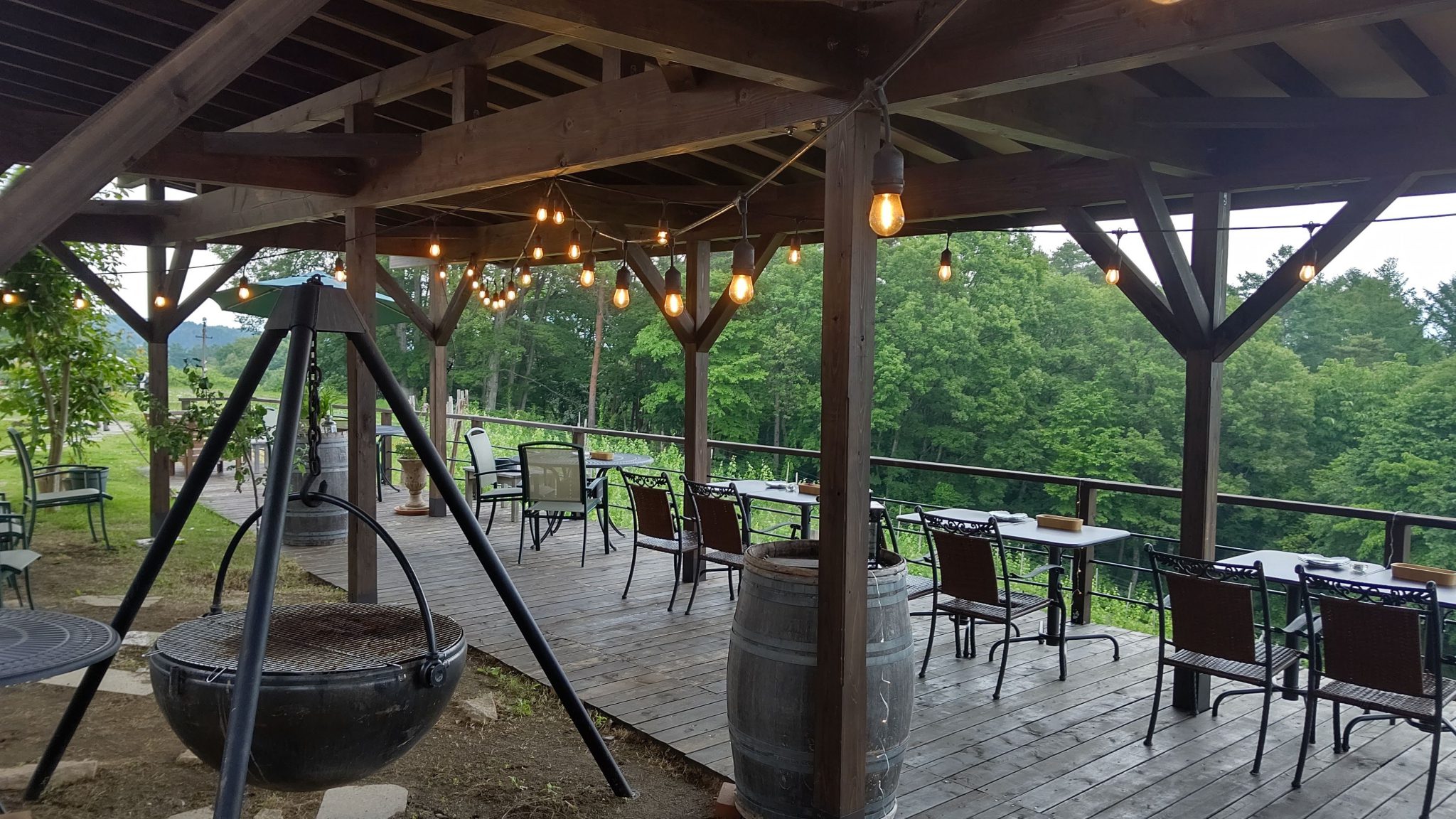 ぶどう畑のテラスでBBQ 2021.9.19sun St.Cousair ぶどう畑のテラスでBBQ 2021.9.19sun St.Cousair